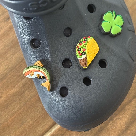 CROCS amputees Left only with Decorative Charms - Picture 3 of 7